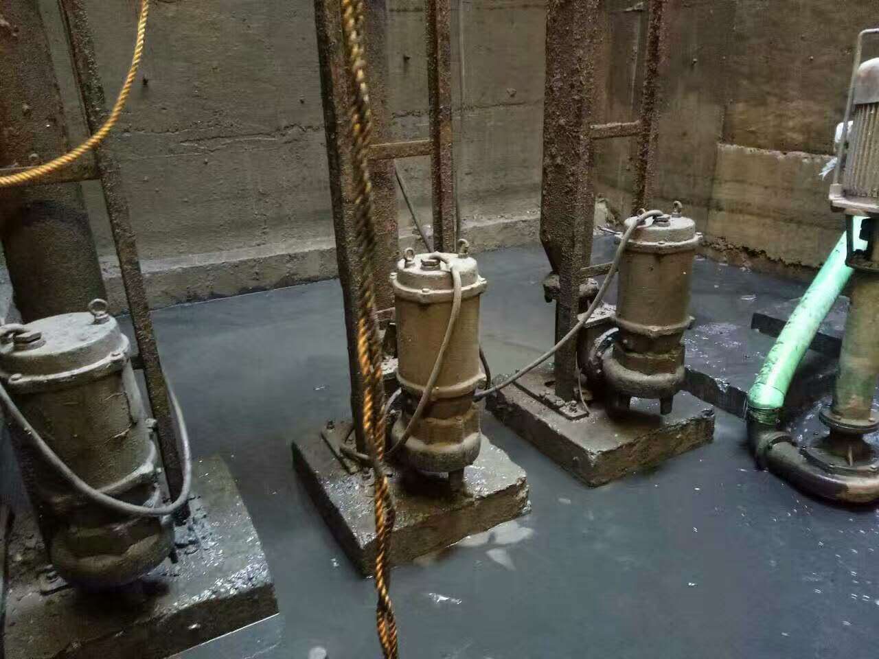 铁西污水池清理